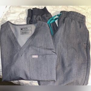 FIGS - Medium top, Medium pants (joggers)